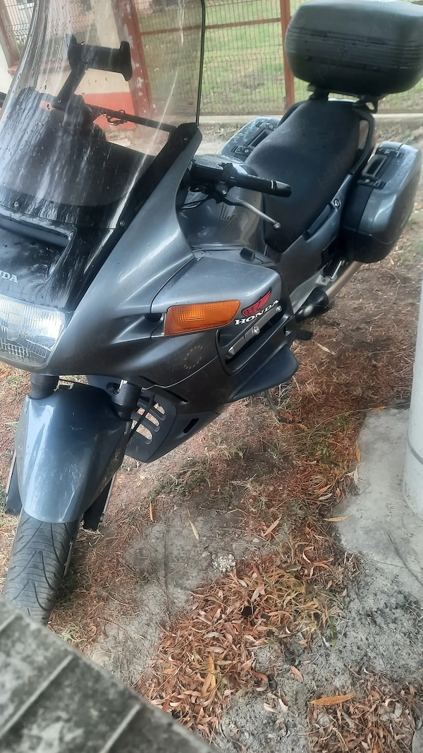 Vând motocicletă honda pan european ST 11oo