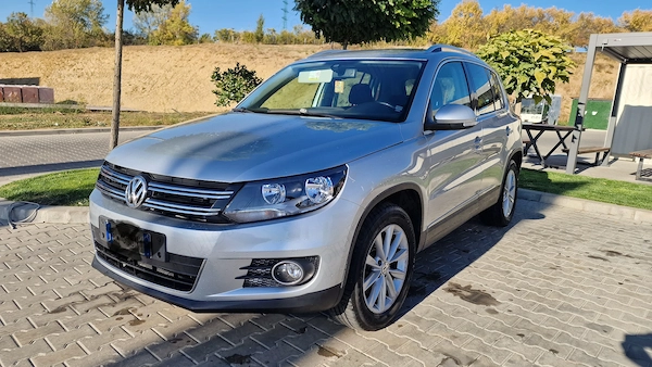 VOLKSWAGEN Tiguan