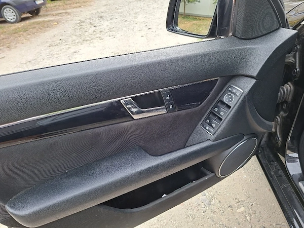 MERCEDES-BENZ C-Class 2010 — imagine 7