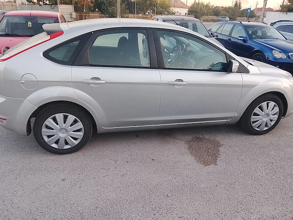 FORD Focus 2011 — imagine 5