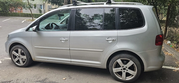 VOLKSWAGEN Touran 2011 — imagine 5