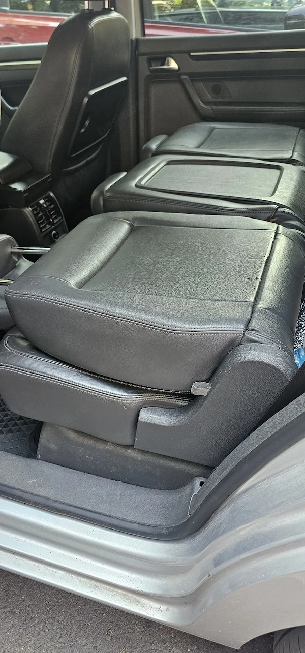 VOLKSWAGEN Touran 2011 — imagine 9