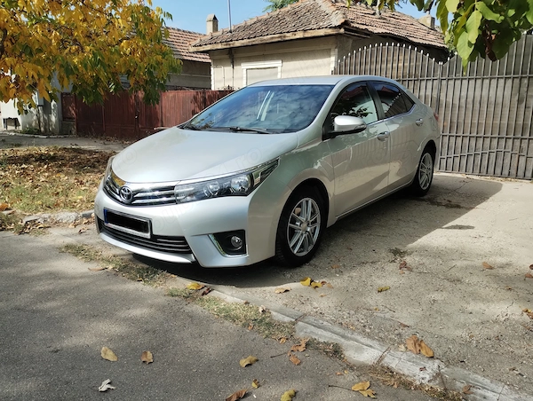 TOYOTA Corolla