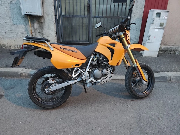 Vand motocicleta Hyosung 125 Supermoto