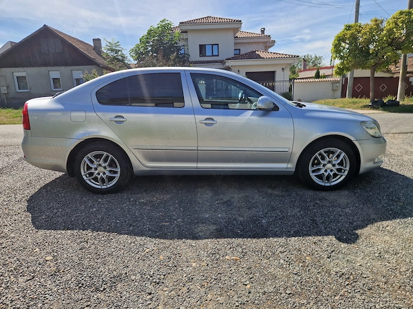 SKODA Octavia 2010 — imagine 2