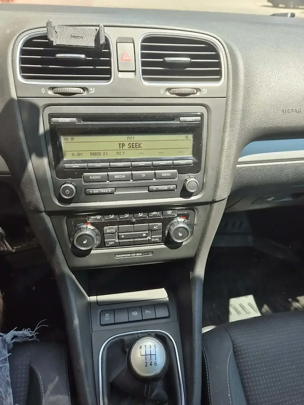 VOLKSWAGEN Golf 2011 — imagine 7