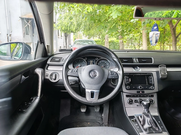 VOLKSWAGEN Passat 2012 — imagine 3
