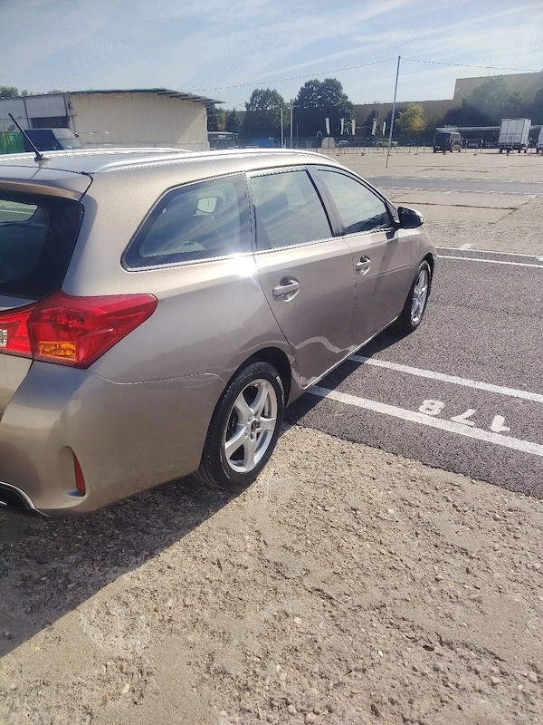 TOYOTA Auris 2014 — imagine 4