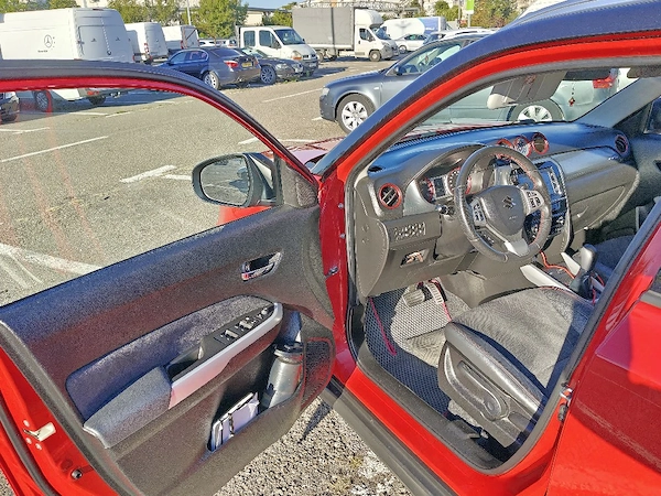 Suzuki Vitara 2018 benzină, 12.900 € — imagine 8