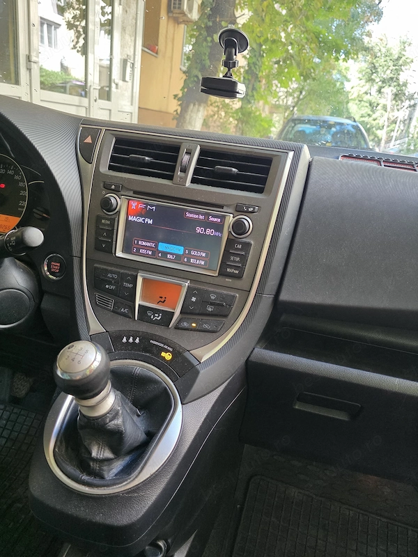TOYOTA Verso-S 2012 — imagine 6