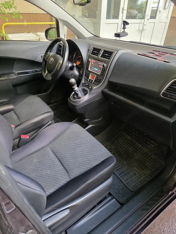 TOYOTA Verso-S 2012 — imagine 8