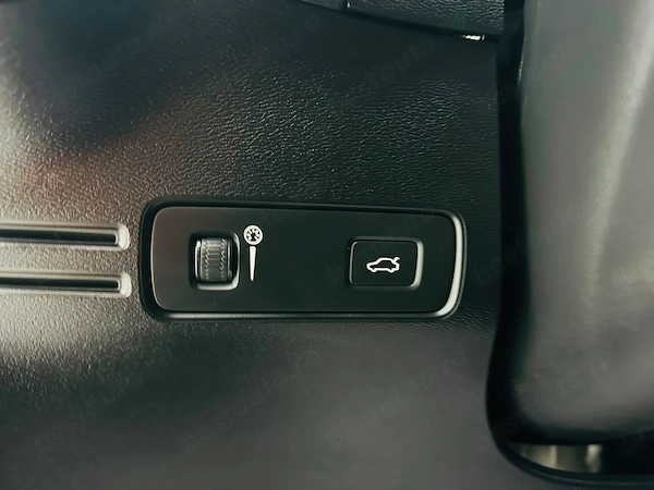 VOLVO XC40 2018 — imagine 12