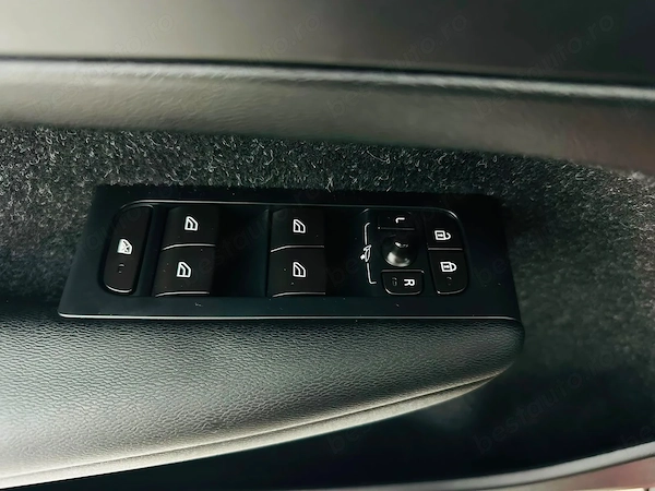 VOLVO XC40 2018 — imagine 11