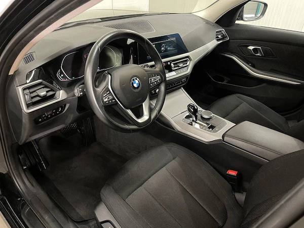 BMW Seria 3 2022 — imagine 5