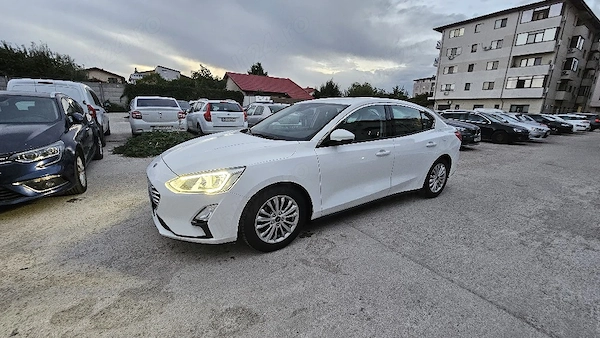 FORD Focus 2019 — imagine 3