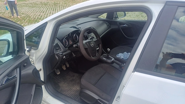 OPEL Astra 2013 — imagine 7