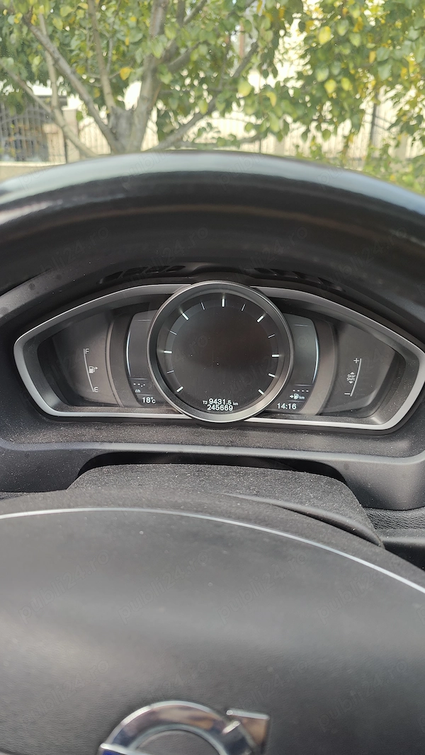 VOLVO V40 2015 — imagine 4