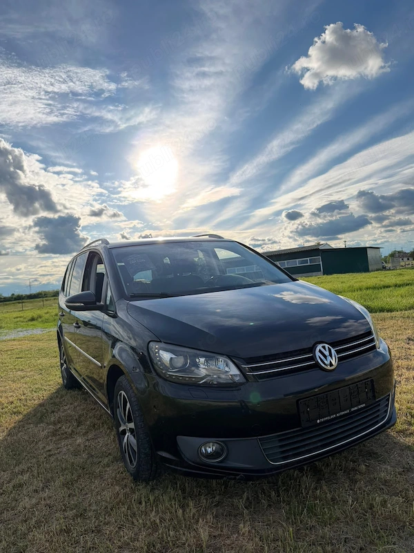 VOLKSWAGEN Touran 2011 — imagine 3
