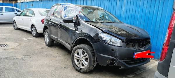 Vând Nissan Qashqai+2, versiune premium, 2011 avariat