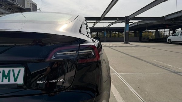 TESLA Model 3 2023 — imagine 5