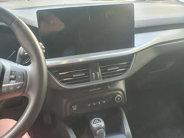 FORD Focus 2023 — imagine 8
