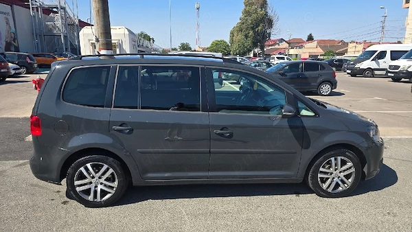 VOLKSWAGEN Touran 2015 — imagine 3