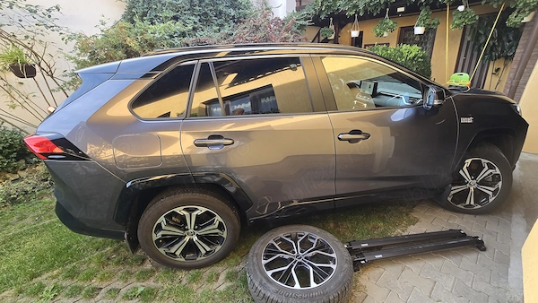 TOYOTA RAV4 2023 — imagine 5