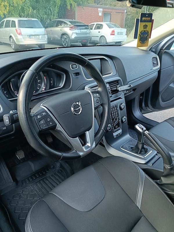 VOLVO V40 2019 — imagine 5