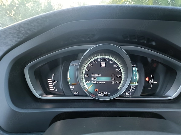 VOLVO V40 2019 — imagine 9