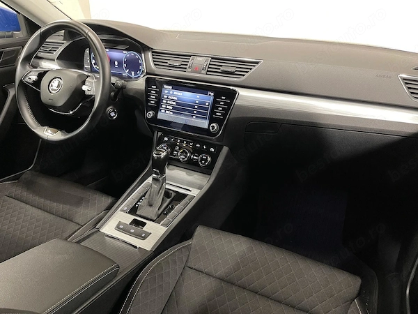 SKODA Superb 2023 — imagine 8