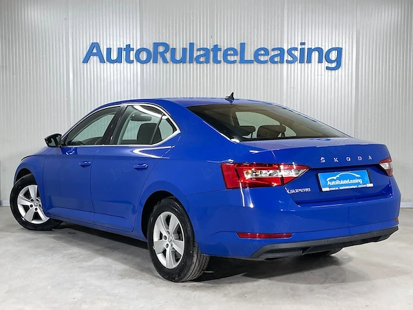 SKODA Superb 2023 — imagine 4