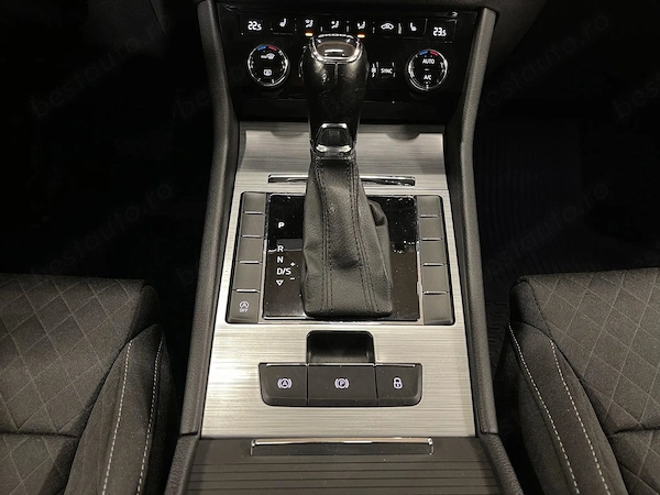 SKODA Superb 2023 — imagine 20
