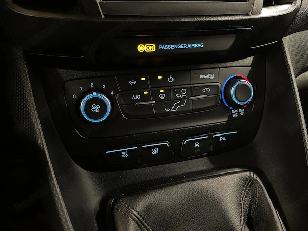 FORD Transit Connect 2022 — imagine 16