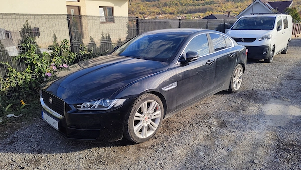 JAGUAR XE