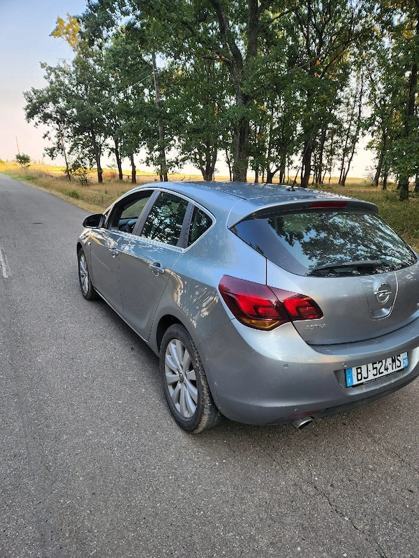 OPEL Astra 2011 — imagine 2