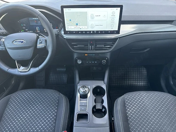 FORD Kuga 2025 — imagine 8