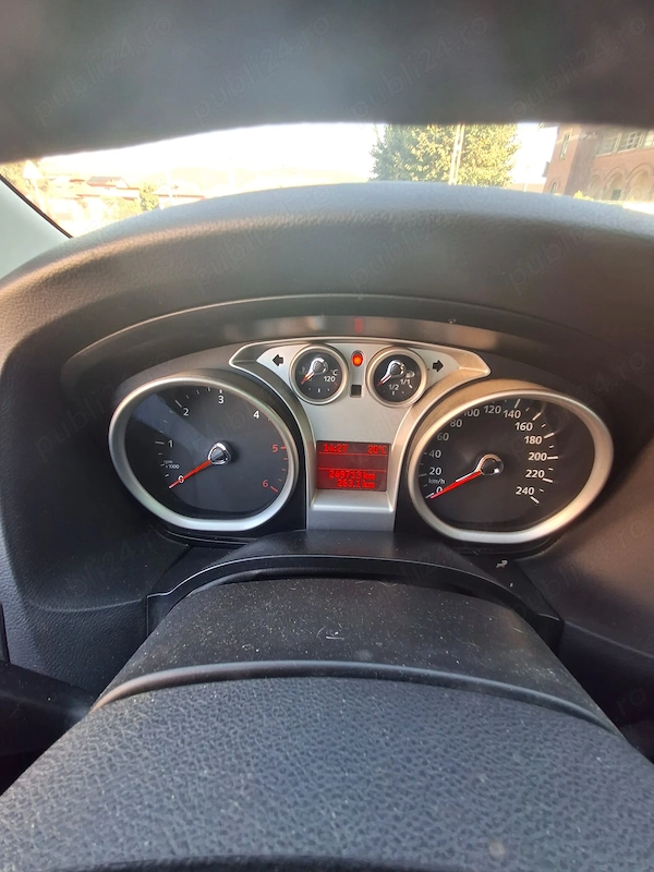 FORD Focus 2010 — imagine 5