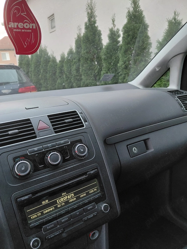 VOLKSWAGEN Touran 2013 — imagine 4