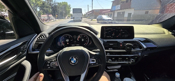 BMW  2019 — imagine 5
