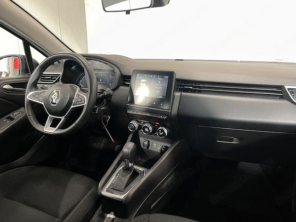 RENAULT Clio 2023 — imagine 8