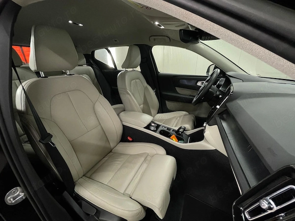 VOLVO XC40 2023 — imagine 10