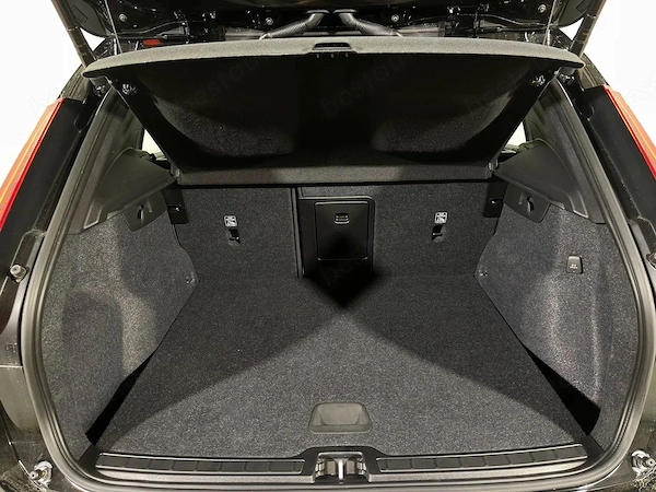 VOLVO XC40 2023 — imagine 12