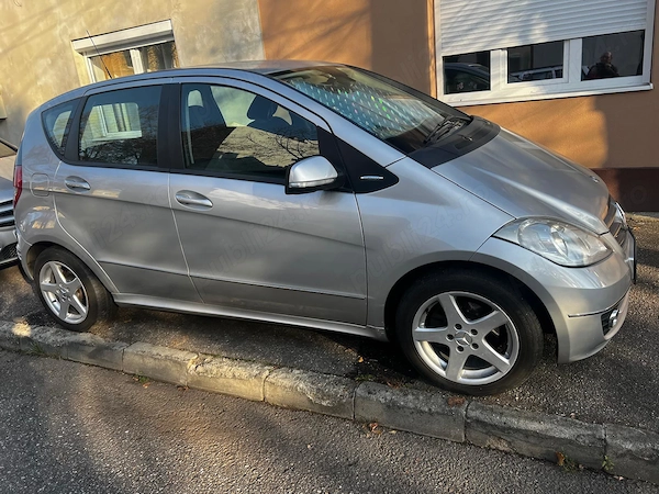 MERCEDES-BENZ 190 2010 — imagine 1
