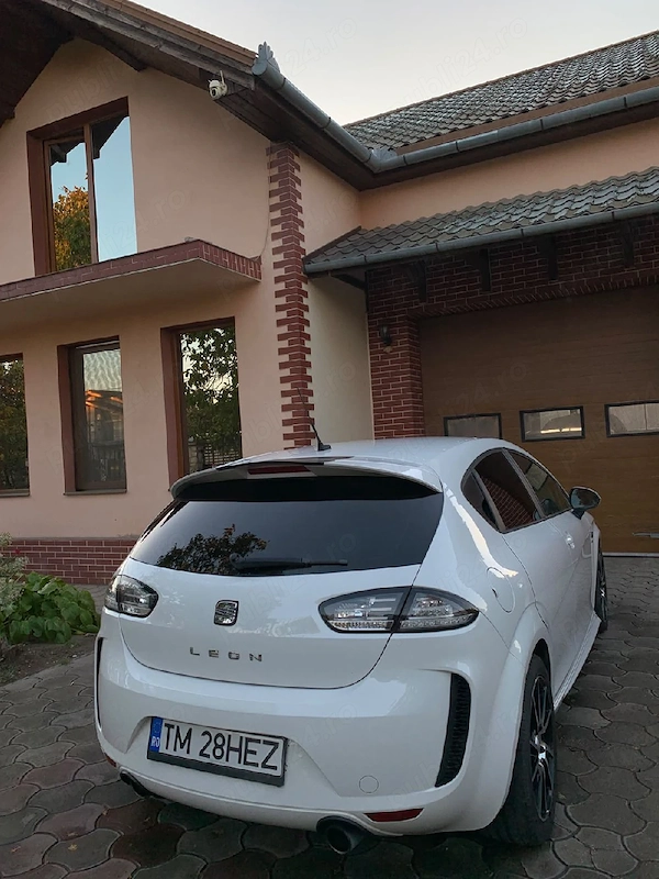 SEAT Leon 2011 — imagine 3