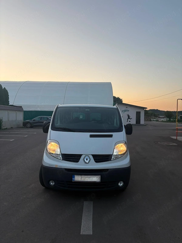 RENAULT Trafic 2011 — imagine 2