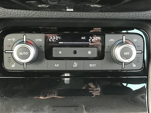 VOLKSWAGEN Touareg 2017 — imagine 16