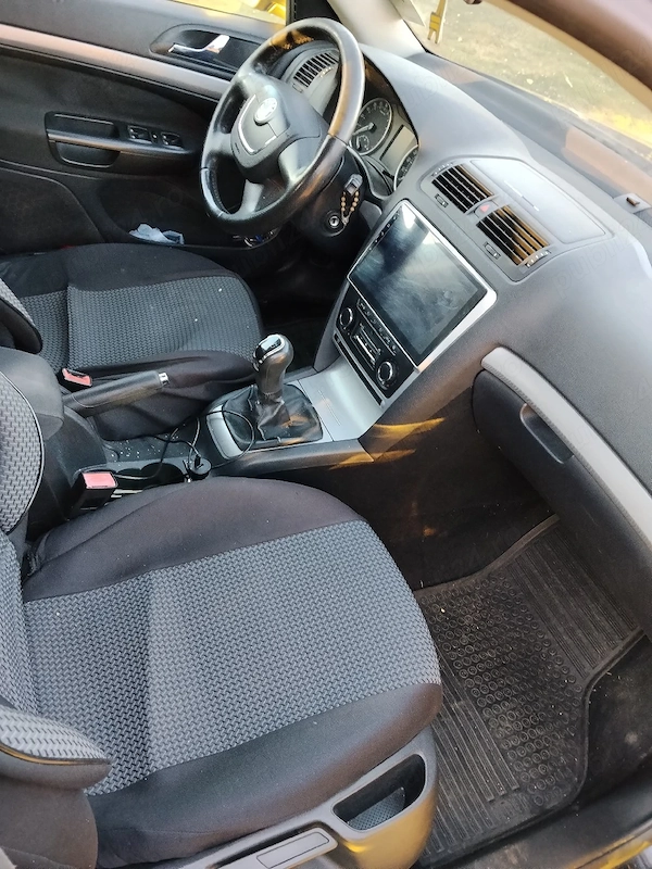 SKODA Octavia 2011 — imagine 5