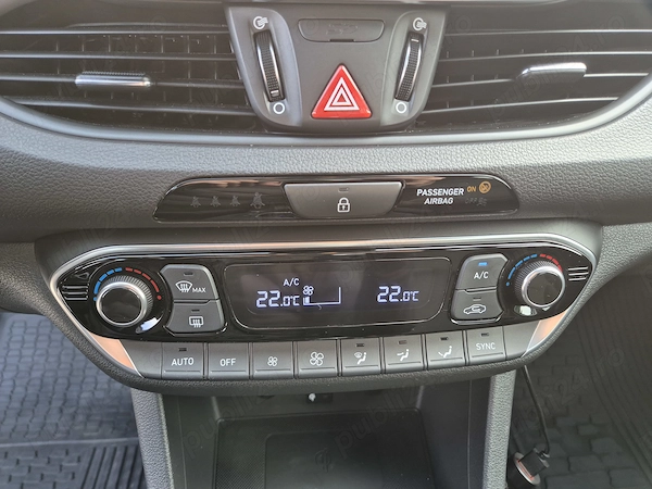 HYUNDAI i30 2018 — imagine 10