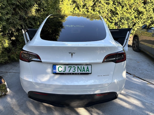 TESLA Model Y 2023 — imagine 3