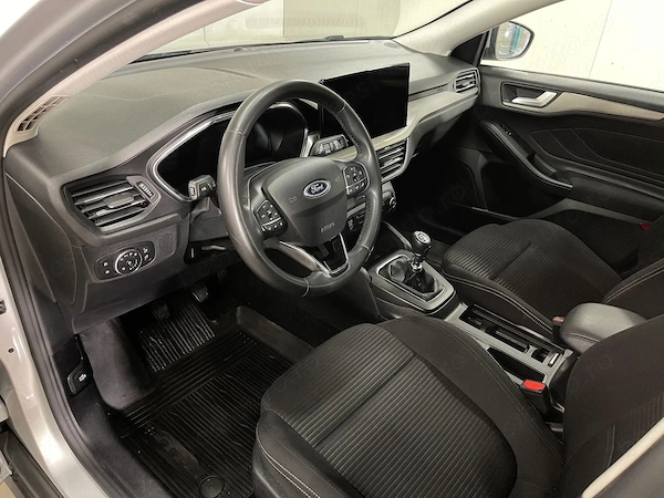 FORD Focus 2024 — imagine 5